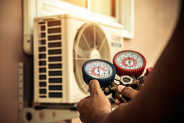 Professional Hvac technician working in Boswell, IN